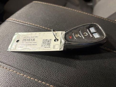 Used 2021 Chevrolet Traverse LT image 4