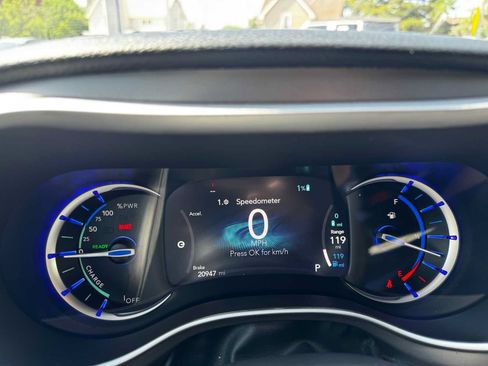 Used 2025 Chrysler Pacifica Select FWD image 19