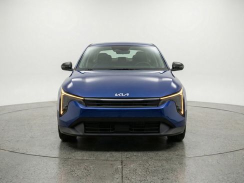 Used 2025 Kia K4 LXS image 2