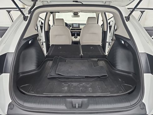 Used 2023 Honda HR-V LX image 15