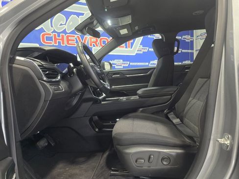 Used 2025 GMC Acadia Elevation image 14