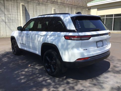 New 2026 Jeep Grand Cherokee Limited w/ Limited Altitude Package AWD/4WD image 5