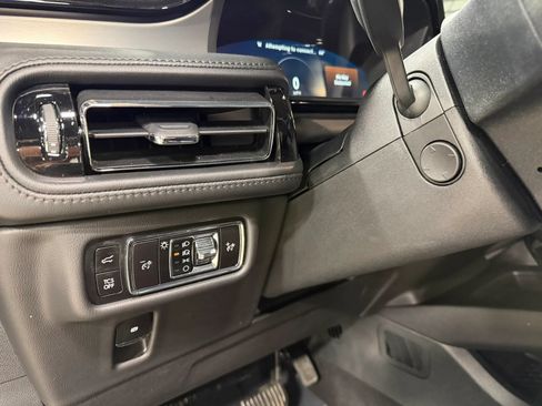 Used 2023 Lincoln Nautilus AWD w/ Premium Package image 18