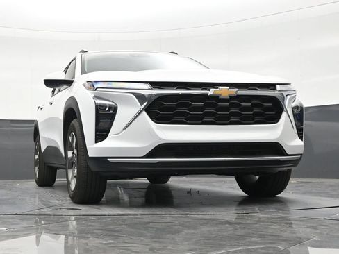 Used 2026 Chevrolet Trax LT FWD image 27