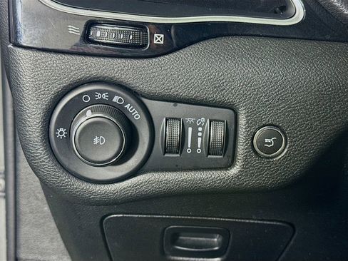 Used 2023 Jeep Cherokee Altitude Lux image 19