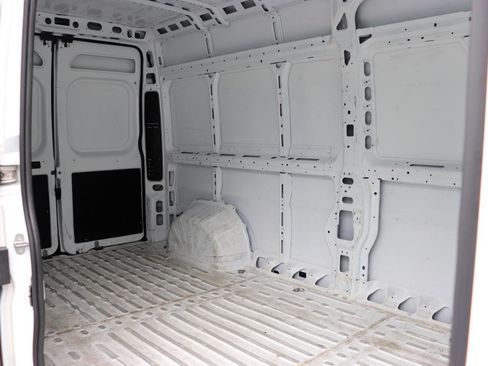 Used 2025 RAM ProMaster 2500 w/ Convenience Group image 16