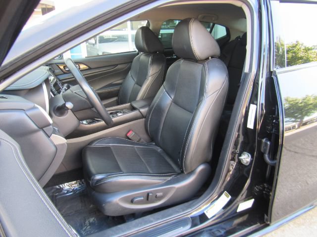 Used 2019 Nissan Maxima 3.5 SV w/ Floor Mat Group FWD image 17