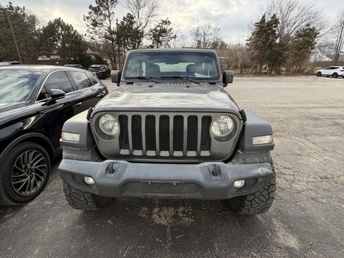 Used 2019 Jeep Wrangler Sport image 3