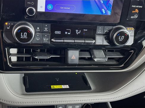 Used 2023 Toyota Highlander XLE image 23