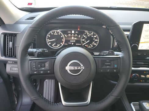 New 2025 Nissan Pathfinder SL image 11