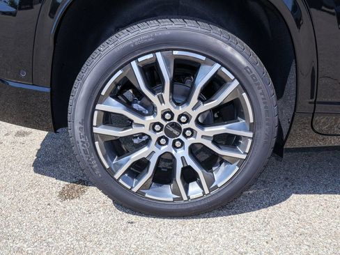 New 2027 GMC Acadia Denali Ultimate w/ LPO, Floor Liner Package AWD/4WD image 39