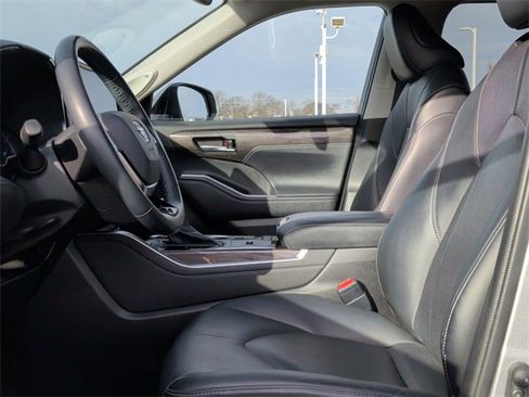Used 2020 Toyota Highlander Limited image 13