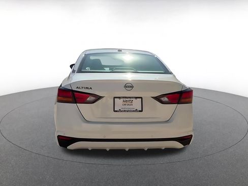 Used 2025 Nissan Altima 2.5 SV FWD image 12