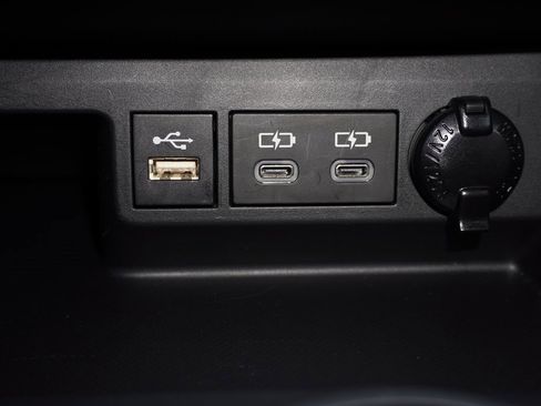 Certified 2025 Toyota Highlander XLE image 20