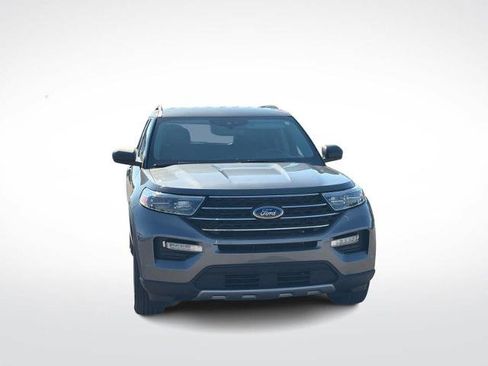 Certified 2023 Ford Explorer XLT w/ Equipment Group 202A AWD/4WD image 3