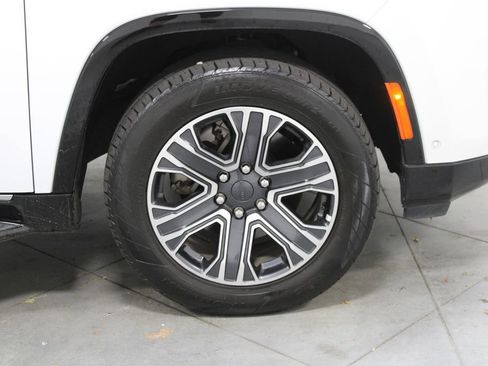 Used 2023 Jeep Wagoneer L Series II image 13