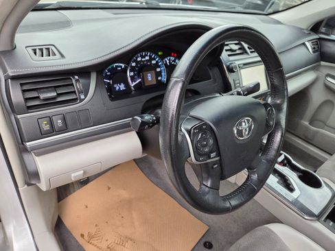Used 2014 Toyota Camry XLE w/ Leather Package FWD image 19