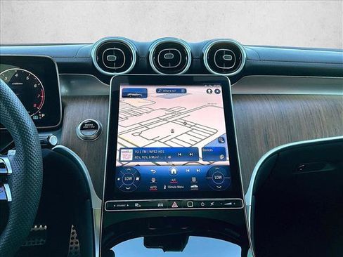 Used 2024 Mercedes-Benz GLC 300 4MATIC image 8