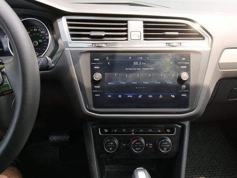 Used 2021 Volkswagen Tiguan S FWD image 29
