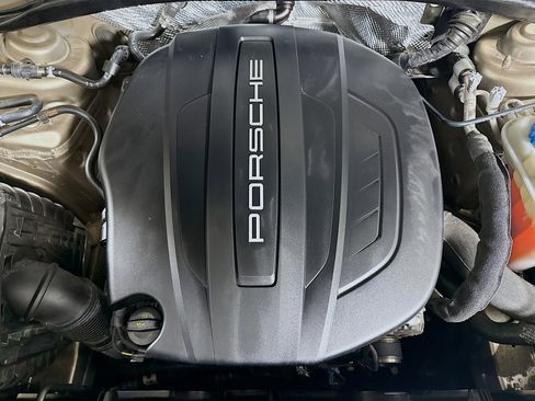 Used 2018 Porsche Macan image 38