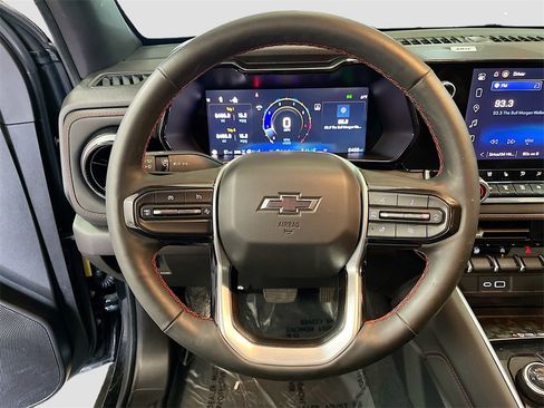 Used 2025 Chevrolet Colorado Z71 w/ Technology Package image 11