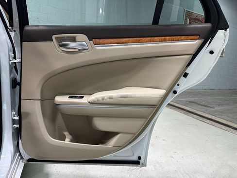 Used 2013 Chrysler 300 C w/ Light Group image 15