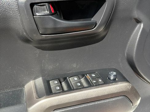 Used 2022 Toyota Tacoma SR5 AWD/4WD image 21