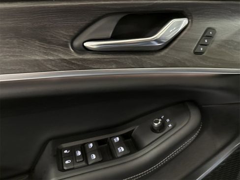 Used 2025 Jeep Grand Cherokee Limited 4xe image 22