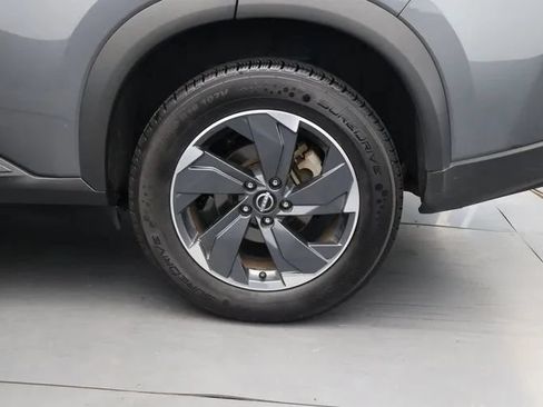 Used 2025 Nissan Rogue SV FWD image 36