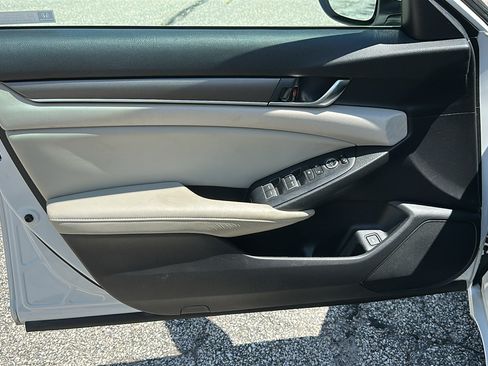 Used 2018 Honda Accord LX image 12