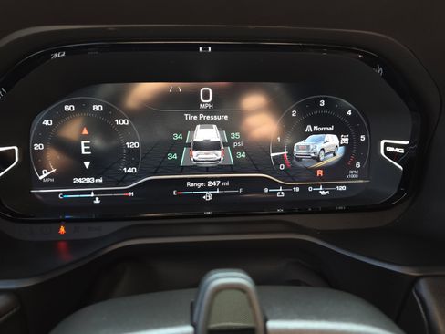 Certified 2023 GMC Yukon Denali Ultimate image 9