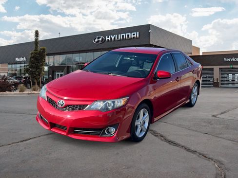 Used 2014 Toyota Camry SE image 1