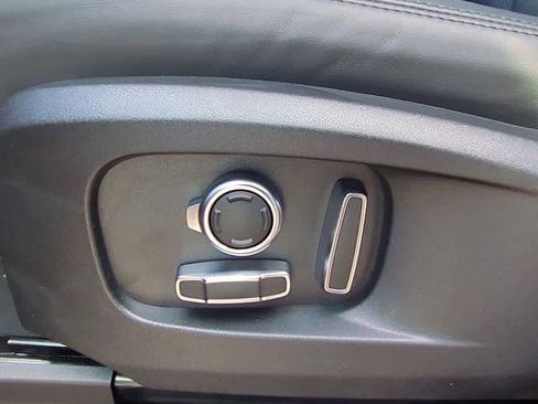 New 2026 Land Rover Defender 130 X-Dynamic SE image 17