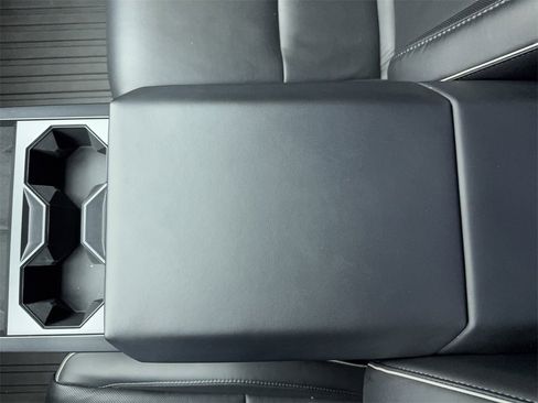 Used 2024 Tesla Cybertruck AWD Crew Cab image 33