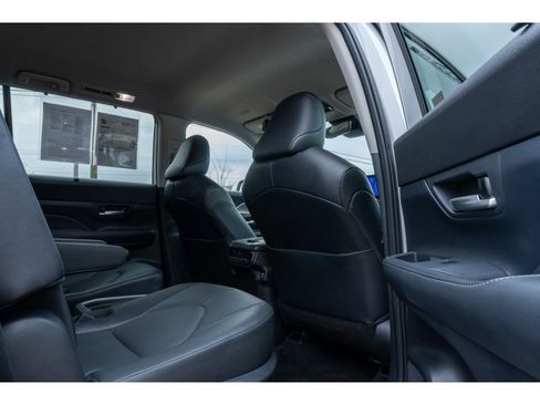 Used 2025 Toyota Grand Highlander FWD image 17