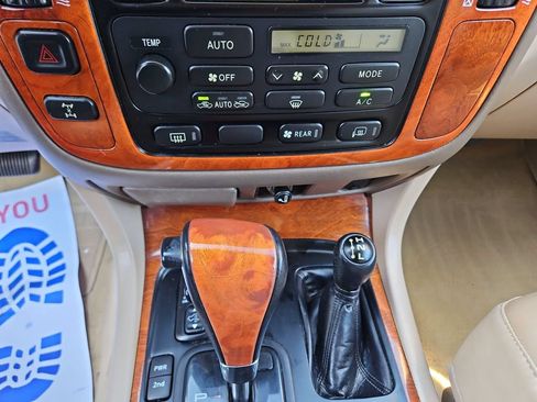 Used 2001 Lexus LX 470 4WD image 18