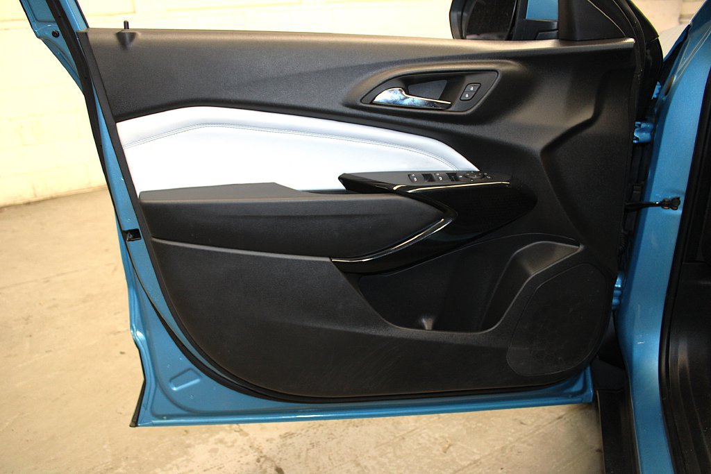 Used 2025 Chevrolet Trax LT w/ LT Convenience Package FWD image 25
