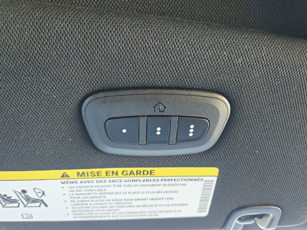 Certified 2025 Chrysler Pacifica Select FWD image 33