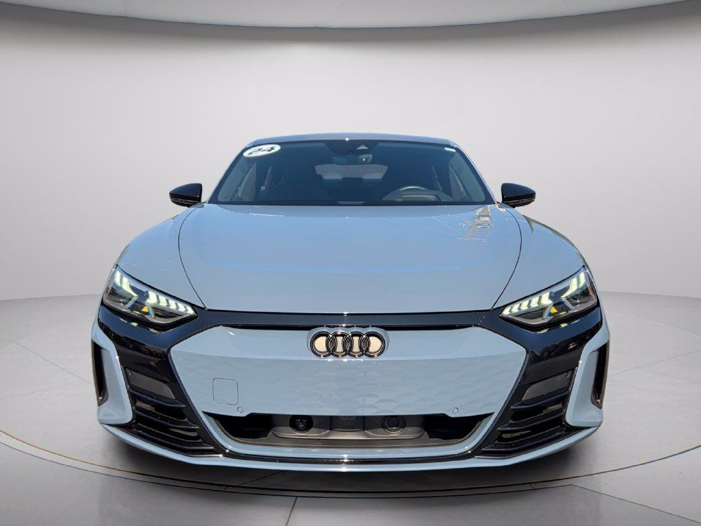 Used 2024 Audi RS e-tron GT w/ Carbon Performance Package AWD/4WD image 4
