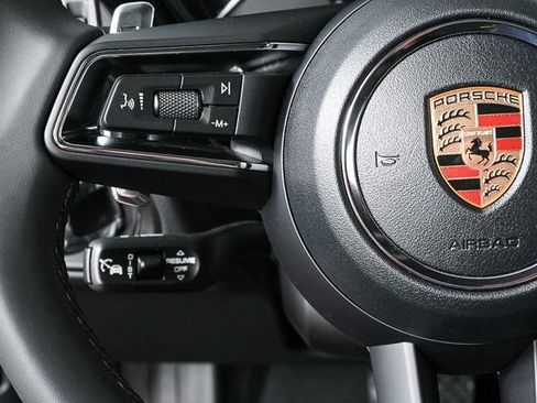 Certified 2025 Porsche Macan image 10