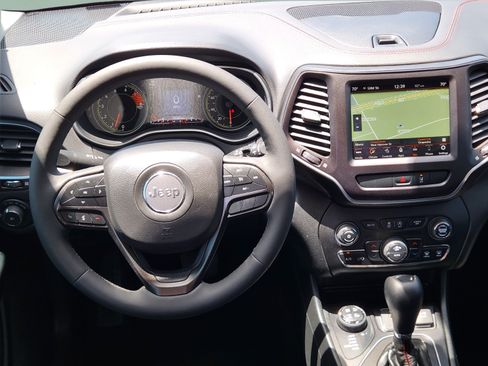 Used 2022 Jeep Cherokee Trailhawk w/ Sun, Sound & Nav Group AWD/4WD image 24