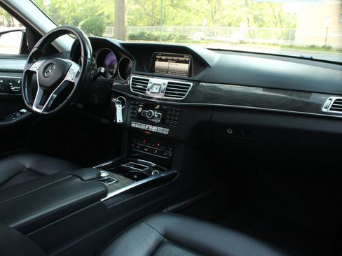 Used 2014 Mercedes-Benz E 350 Sedan image 25