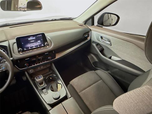 Used 2021 Nissan Rogue SV image 31