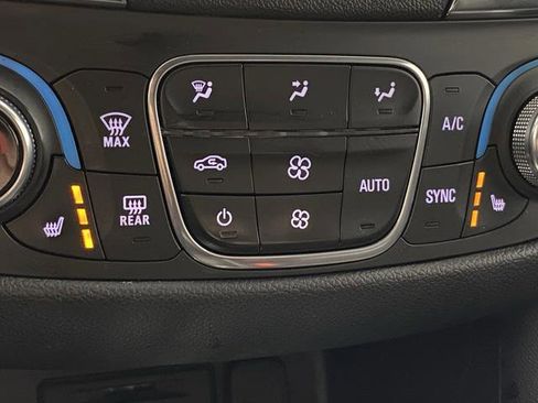 Used 2019 Chevrolet Equinox Premier image 7