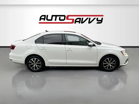 Used 2017 Volkswagen Jetta SE FWD image 8