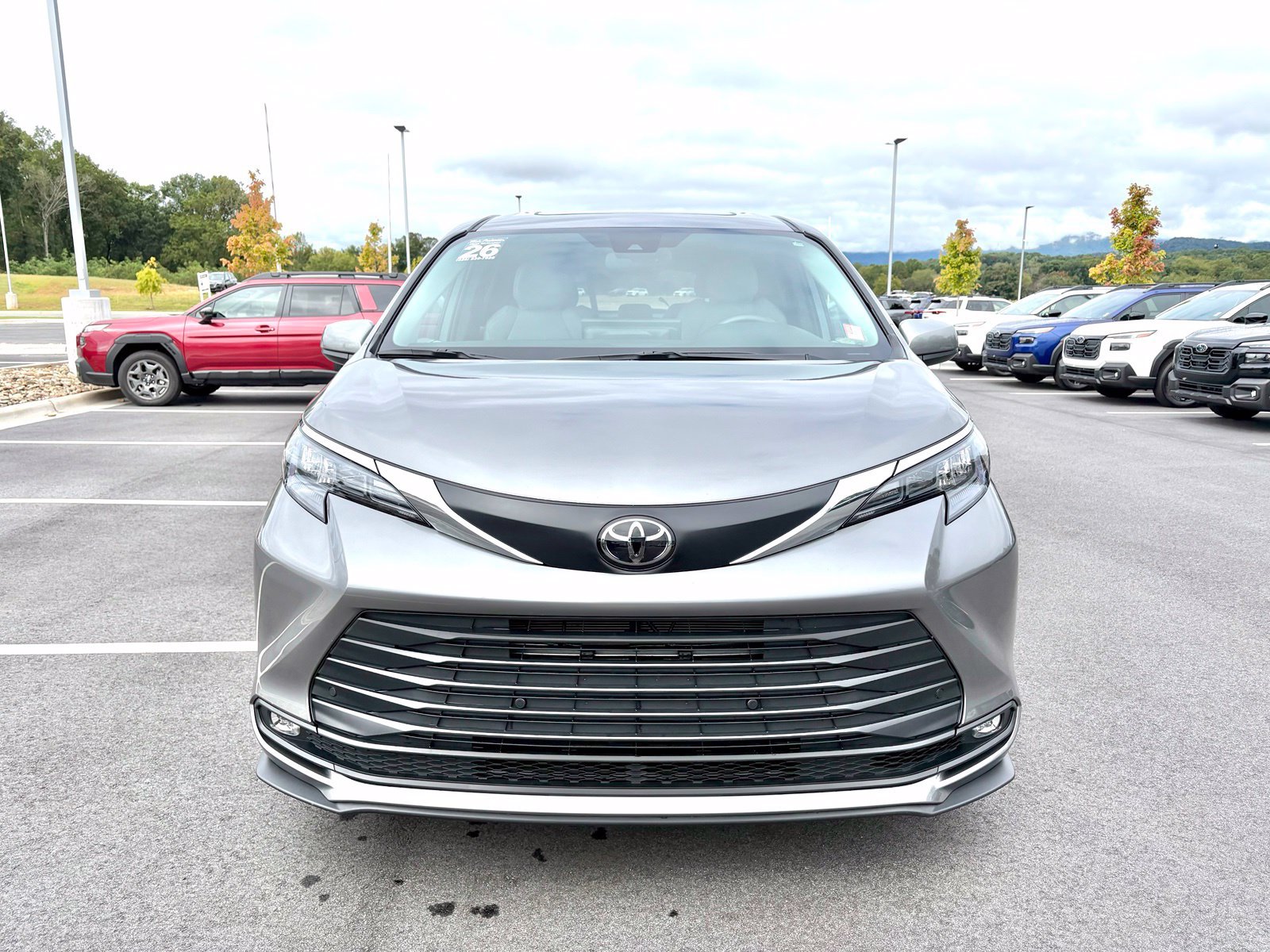 Used 2026 Toyota Sienna XLE FWD image 2
