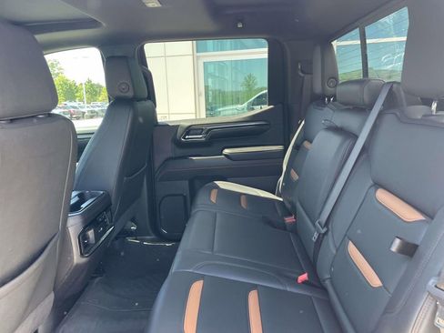Used 2024 GMC Sierra 1500 AT4 w/ Technology Package AWD/4WD image 10