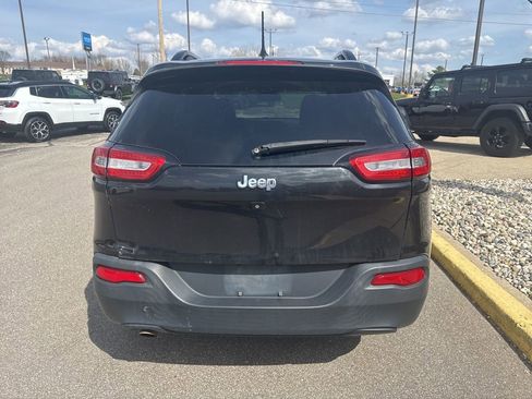 Used 2016 Jeep Cherokee Sport AWD/4WD image 4