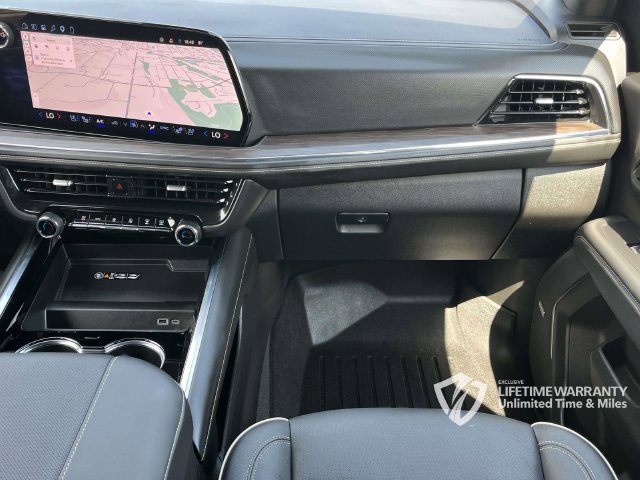 Used 2025 Chevrolet Tahoe Premier AWD/4WD image 21