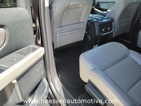 Used 2025 Ford Expedition Active image 14